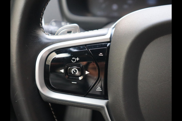Volvo XC90 2.0 T8 Twin Engine AWD Inscription Automaat / 7 Persoons / Panoramadak / Harman Kardon / Comfortstoelen / Trekhaak / 20 Inch / Stoelverwarming / Achteruitrijcamera / LED / Elektrisch Verstelbare Stoelen