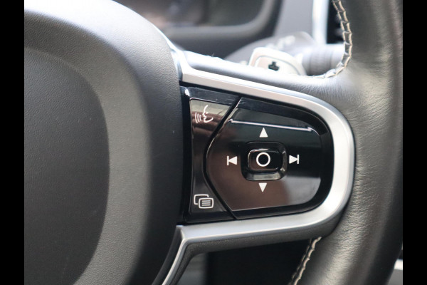 Volvo XC90 2.0 T8 Twin Engine AWD Inscription Automaat / 7 Persoons / Panoramadak / Harman Kardon / Comfortstoelen / Trekhaak / 20 Inch / Stoelverwarming / Achteruitrijcamera / LED / Elektrisch Verstelbare Stoelen