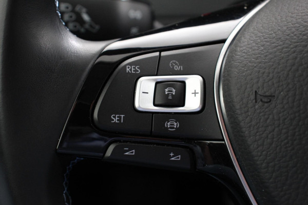 Volkswagen e-Golf Edition | Navigatie | Climate Control | Cruise control adaptief | Parkeer sensoren | Lichtmetalen Velgen 17" | Extra getint glas