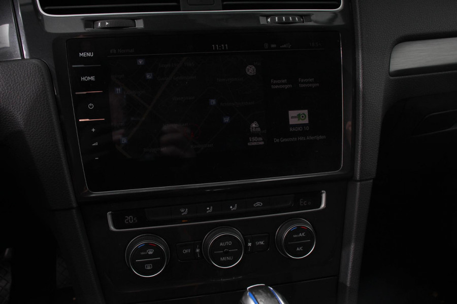 Volkswagen e-Golf Edition | Navigatie | Climate Control | Cruise control adaptief | Parkeer sensoren | Lichtmetalen Velgen 17" | Extra getint glas