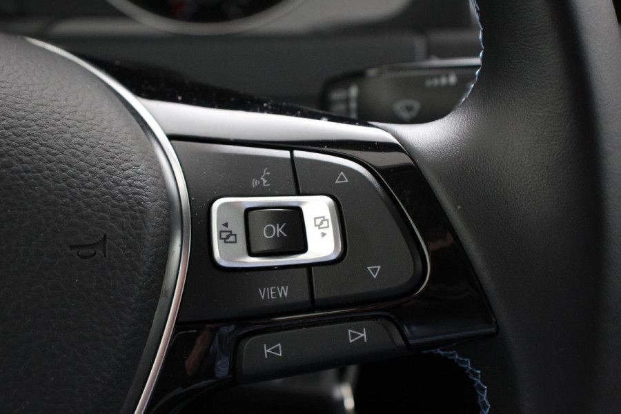 Volkswagen e-Golf Edition | Navigatie | Climate Control | Cruise control adaptief | Parkeer sensoren | Lichtmetalen Velgen 17" | Extra getint glas