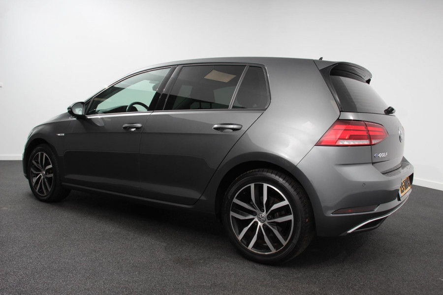 Volkswagen e-Golf Edition | Navigatie | Climate Control | Cruise control adaptief | Parkeer sensoren | Lichtmetalen Velgen 17" | Extra getint glas