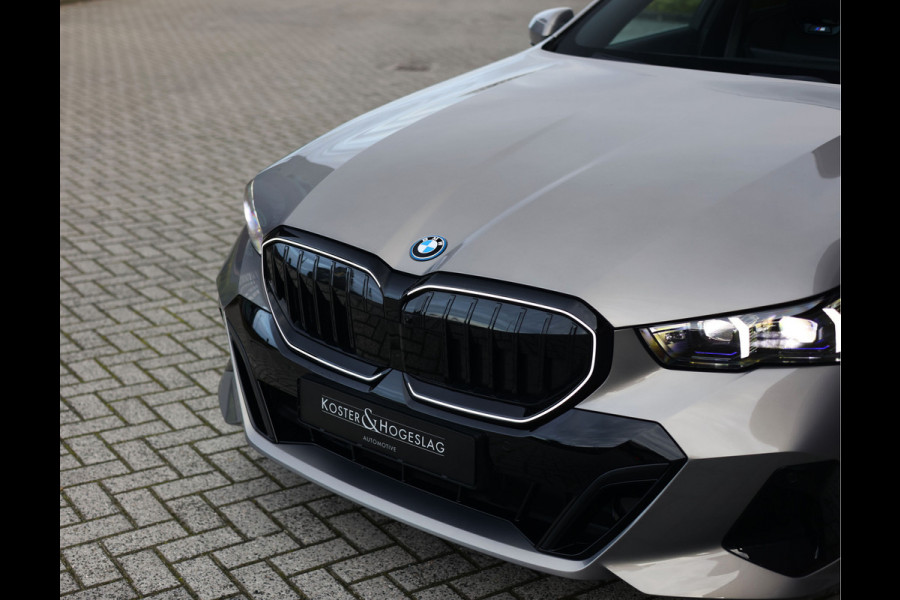 BMW 5 Serie Touring 550e xDrive | Sportstoel - Pano - Trekhaak - Bow&Wil