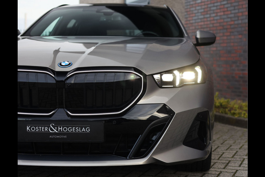BMW 5 Serie Touring 550e xDrive | Sportstoel - Pano - Trekhaak - Bow&Wil