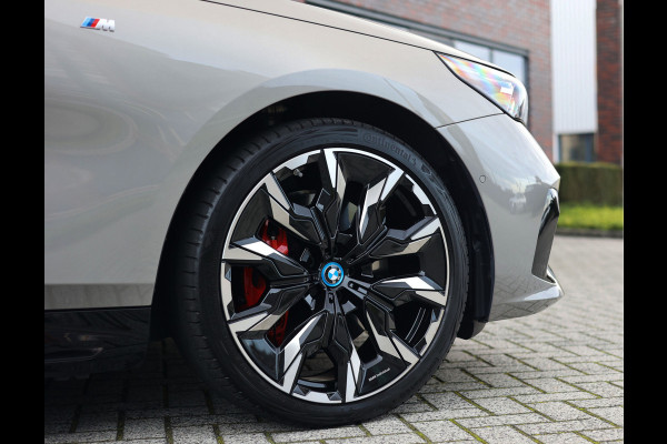BMW 5 Serie Touring 550e xDrive | Sportstoel - Pano - Trekhaak - Bow&Wil