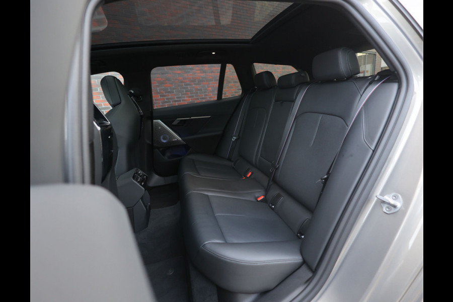 BMW 5 Serie Touring 550e xDrive | Sportstoel - Pano - Trekhaak - Bow&Wil