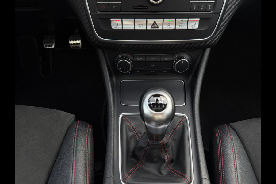 Mercedes-Benz A-Klasse 180 AMG-Line Pano Sportstoelen Led Navi Camera Parkeersensor V+A Cruise Control Sfeerverlichting