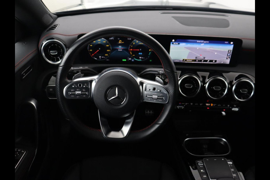 Mercedes-Benz CLA-Klasse Shooting Brake 250e AMG Night | Stoelverwarming | 360 camera | Carplay | Leder/Alcantara | Full LED | Navigatie | Full LED | Park Assist | PHEV | Plug In