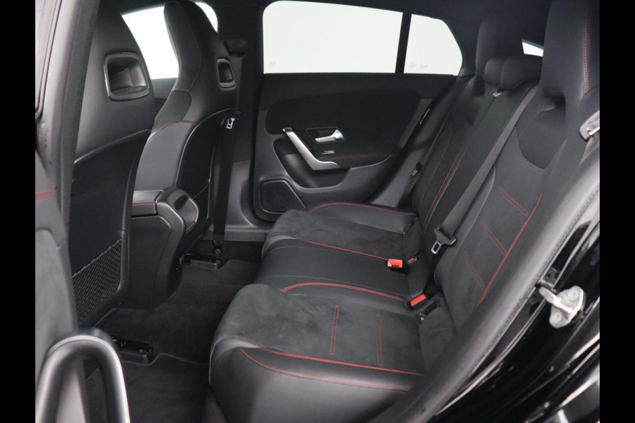 Mercedes-Benz CLA-Klasse Shooting Brake 250e AMG Night | Stoelverwarming | 360 camera | Carplay | Leder/Alcantara | Full LED | Navigatie | Full LED | Park Assist | PHEV | Plug In