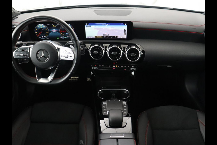 Mercedes-Benz CLA-Klasse Shooting Brake 250e AMG Night | Stoelverwarming | 360 camera | Carplay | Leder/Alcantara | Full LED | Navigatie | Full LED | Park Assist | PHEV | Plug In