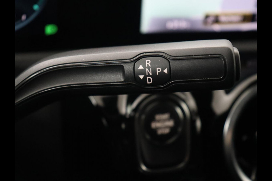 Mercedes-Benz CLA-Klasse Shooting Brake 250e AMG Night | Stoelverwarming | 360 camera | Carplay | Leder/Alcantara | Full LED | Navigatie | Full LED | Park Assist | PHEV | Plug In