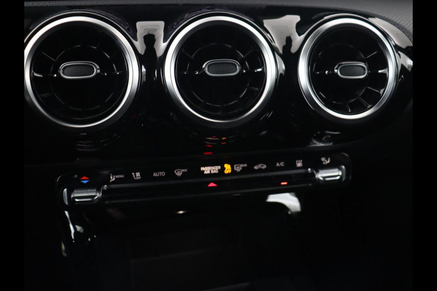 Mercedes-Benz CLA-Klasse Shooting Brake 250e AMG Night | Stoelverwarming | 360 camera | Carplay | Leder/Alcantara | Full LED | Navigatie | Full LED | Park Assist | PHEV | Plug In