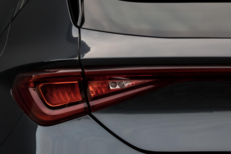 CUPRA Leon 1.4 e-Hybrid Performance VZ 245 | PANORAMADAK | ELEKTRISCH VERSTELBARE BESTUUDERSSTOEL | ACC | STUURWIELVERWARMING