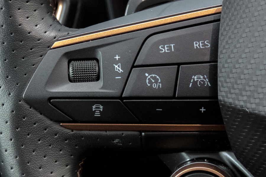 CUPRA Leon 1.4 e-Hybrid Performance VZ 245 | PANORAMADAK | ELEKTRISCH VERSTELBARE BESTUUDERSSTOEL | ACC | STUURWIELVERWARMING