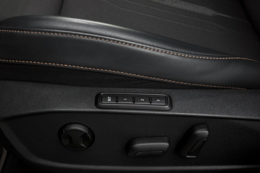 CUPRA Leon 1.4 e-Hybrid Performance VZ 245 | PANORAMADAK | ELEKTRISCH VERSTELBARE BESTUUDERSSTOEL | ACC | STUURWIELVERWARMING