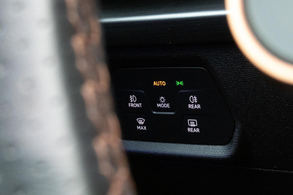 CUPRA Leon 1.4 e-Hybrid Performance VZ 245 | PANORAMADAK | ELEKTRISCH VERSTELBARE BESTUUDERSSTOEL | ACC | STUURWIELVERWARMING