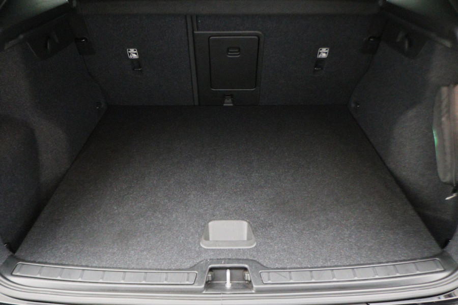 Volvo XC40 1.5 T5 Recharge Business Pro Camera, Apple Carplay, Keyless, LED, Lane Assist, PDC