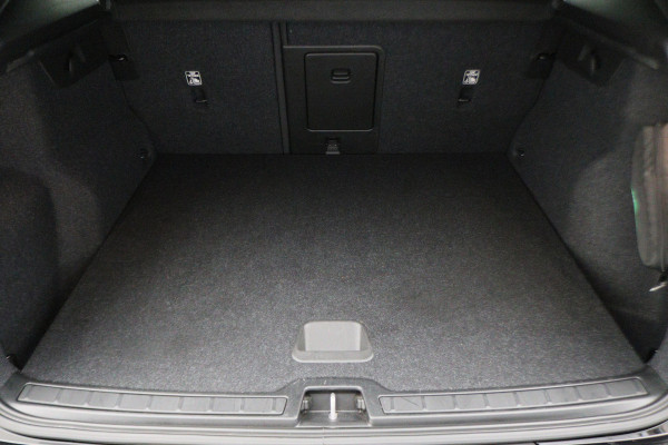 Volvo XC40 1.5 T5 Recharge Business Pro Camera, Apple Carplay, Keyless, LED, Lane Assist, PDC