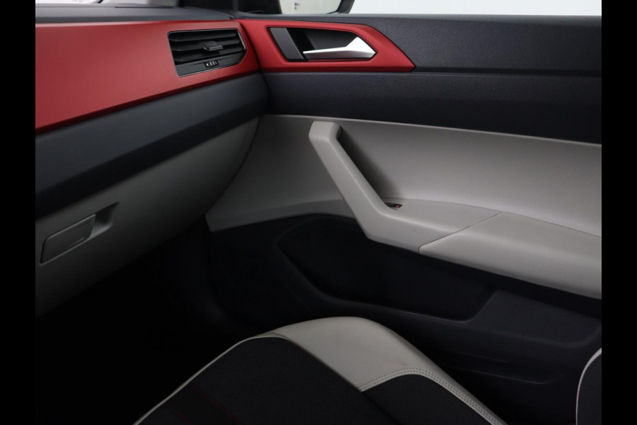Volkswagen Polo 1.0 TSI Beats | Origineel NL | Virtual Cockpit | Carplay | Parkeerhulp | Adaptive cruise | Navigatie | Climate control | Beats Audio | Getint glas