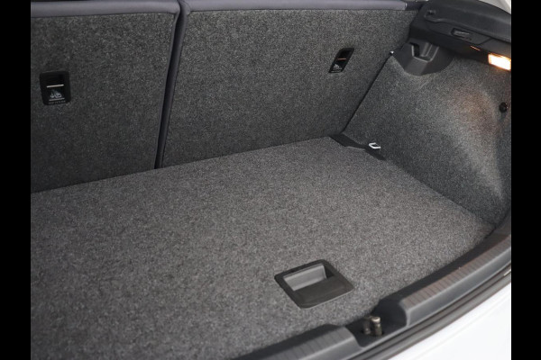 Volkswagen Polo 1.0 TSI Beats | Origineel NL | Virtual Cockpit | Carplay | Parkeerhulp | Adaptive cruise | Navigatie | Climate control | Beats Audio | Getint glas