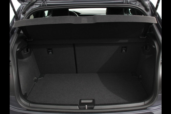 Volkswagen Polo 2.0 TSI GTI Automaat | Apple Carplay / Android Auto | Parkersensoren V+A | Park Assist | Dodehoek Assistent | Adaptive Cruise Control | Verwarmde Voorstoelen | DAB+