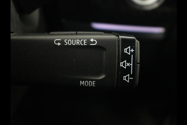 Renault Arkana 1.6 E-Tech Hybrid 145 R.S. Line | Panoramadak | Leder/Alcantara | Adaptive cruise | Stoelverwarming | Carplay | Camera | Park Assist | Navigatie | Full LED | Sfeerverlichting