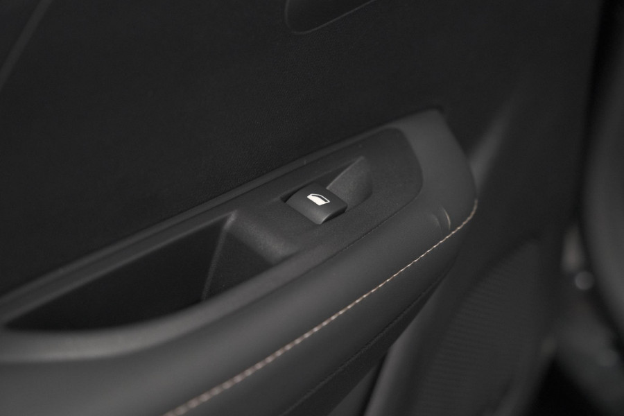 Peugeot 208 PureTech 100 Allure | Parkeersensoren | Navigatie | Apple Carplay