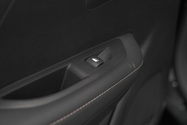 Peugeot 208 PureTech 100 Allure | Parkeersensoren | Navigatie | Apple Carplay