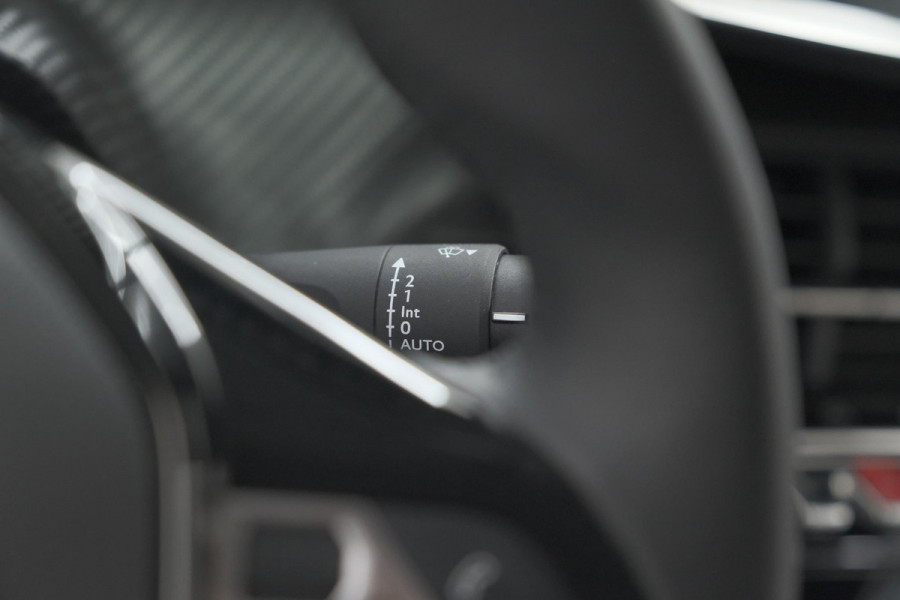 Peugeot 208 PureTech 100 Allure | Parkeersensoren | Navigatie | Apple Carplay