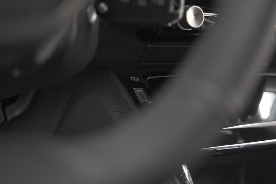 Peugeot 208 PureTech 100 Allure | Parkeersensoren | Navigatie | Apple Carplay