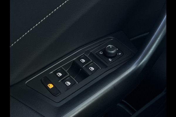 Volkswagen T-Roc 1.5 TSI Style | Trekhaak | ACC | IQ Light | CarPlay | DAB+ | ErgoActive