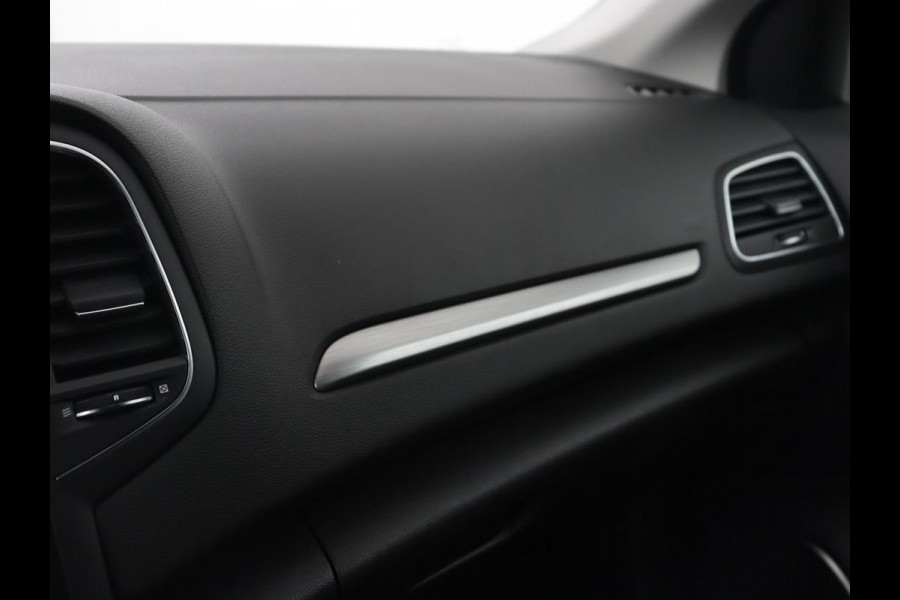 Renault Mégane 1.3 TCe Limited | Automaat | Camera | Carplay | Navigatie | Keyless | Climate control | Bluetooth | 17'' | Cruise control