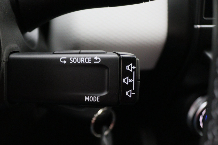 Renault Clio 1.6 E-Tech Hybrid 145 Evolution Airco, Camera, Apple Carplay, Cruise, Elektrisch Pakket, LED, PDC, 16''