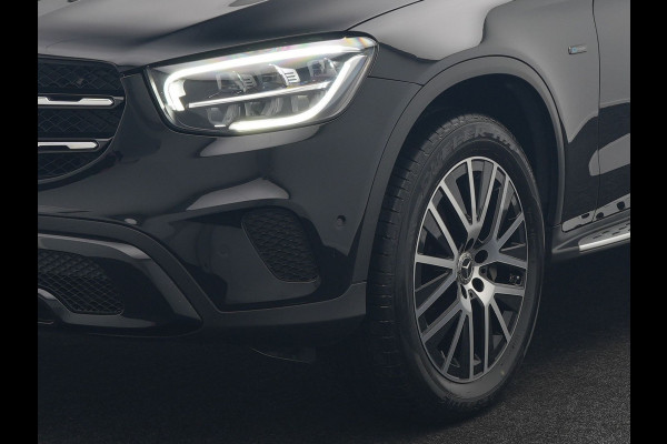 Mercedes-Benz GLC 300e 4MATIC Premium Plug In Hybrid 320pk Dealer O.H PHEV | Adaptive Cruise | Trekhaak af Fabriek | 360 Camera | Night Pakket | Sidesteps | 19"L.M | Keyless | Apple Carplay | Lederen Sportstoelen Verwarmd | Navigatie |
