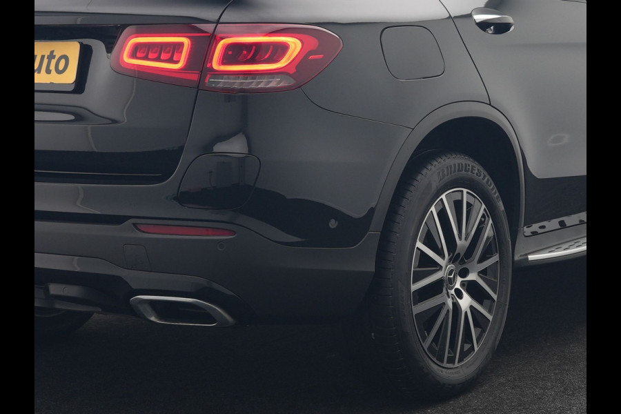 Mercedes-Benz GLC 300e 4MATIC Premium Plug In Hybrid 320pk Dealer O.H PHEV | Adaptive Cruise | Trekhaak af Fabriek | 360 Camera | Night Pakket | Sidesteps | 19"L.M | Keyless | Apple Carplay | Lederen Sportstoelen Verwarmd | Navigatie |