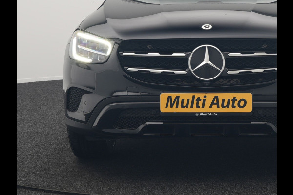 Mercedes-Benz GLC 300e 4MATIC Premium Plug In Hybrid 320pk Dealer O.H PHEV | Adaptive Cruise | Trekhaak af Fabriek | 360 Camera | Night Pakket | Sidesteps | 19"L.M | Keyless | Apple Carplay | Lederen Sportstoelen Verwarmd | Navigatie |