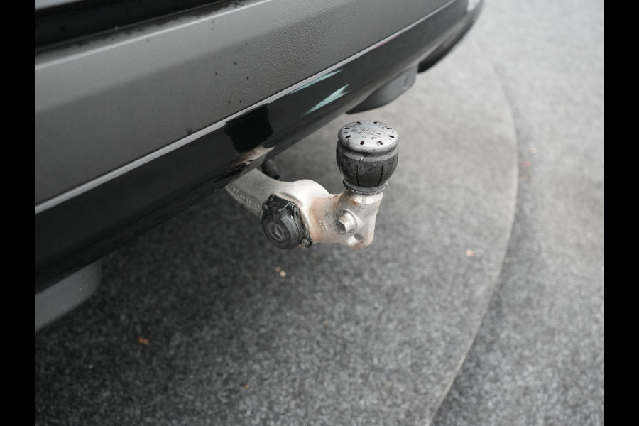 Mercedes-Benz GLC 300e 4MATIC Premium Plug In Hybrid 320pk Dealer O.H PHEV | Adaptive Cruise | Trekhaak af Fabriek | 360 Camera | Night Pakket | Sidesteps | 19"L.M | Keyless | Apple Carplay | Lederen Sportstoelen Verwarmd | Navigatie |