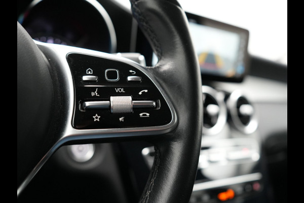 Mercedes-Benz GLC 300e 4MATIC Premium Plug In Hybrid 320pk Dealer O.H PHEV | Adaptive Cruise | Trekhaak af Fabriek | 360 Camera | Night Pakket | Sidesteps | 19"L.M | Keyless | Apple Carplay | Lederen Sportstoelen Verwarmd | Navigatie |