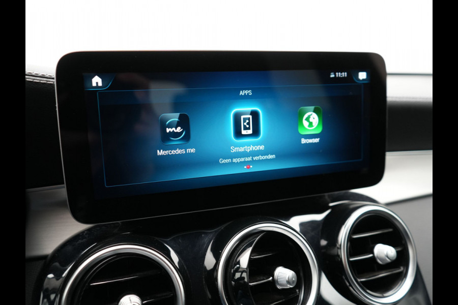 Mercedes-Benz GLC 300e 4MATIC Premium Plug In Hybrid 320pk Dealer O.H PHEV | Adaptive Cruise | Trekhaak af Fabriek | 360 Camera | Night Pakket | Sidesteps | 19"L.M | Keyless | Apple Carplay | Lederen Sportstoelen Verwarmd | Navigatie |