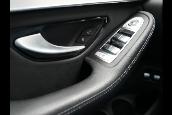 Mercedes-Benz GLC 300e 4MATIC Premium Plug In Hybrid 320pk Dealer O.H PHEV | Adaptive Cruise | Trekhaak af Fabriek | 360 Camera | Night Pakket | Sidesteps | 19"L.M | Keyless | Apple Carplay | Lederen Sportstoelen Verwarmd | Navigatie |