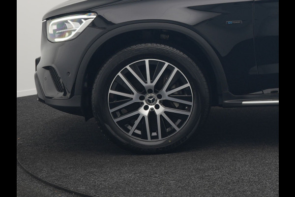 Mercedes-Benz GLC 300e 4MATIC Premium Plug In Hybrid 320pk Dealer O.H PHEV | Adaptive Cruise | Trekhaak af Fabriek | 360 Camera | Night Pakket | Sidesteps | 19"L.M | Keyless | Apple Carplay | Lederen Sportstoelen Verwarmd | Navigatie |