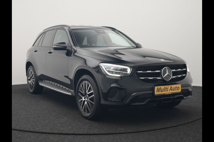 Mercedes-Benz GLC 300e 4MATIC Premium Plug In Hybrid 320pk Dealer O.H PHEV | Adaptive Cruise | Trekhaak af Fabriek | 360 Camera | Night Pakket | Sidesteps | 19"L.M | Keyless | Apple Carplay | Lederen Sportstoelen Verwarmd | Navigatie |