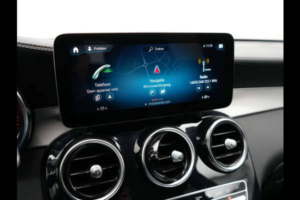 Mercedes-Benz GLC 300e 4MATIC Premium Plug In Hybrid 320pk Dealer O.H PHEV | Adaptive Cruise | Trekhaak af Fabriek | 360 Camera | Night Pakket | Sidesteps | 19"L.M | Keyless | Apple Carplay | Lederen Sportstoelen Verwarmd | Navigatie |