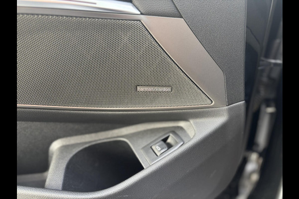 BMW 3 Serie Touring 330i xDrive High Executive M Sport Pakket Automaat / Live Cockpit Professional / Panoramadak / Trekhaak / Leder / Apple CarPlay / Harman Kardon / 19 Inch / Shadow Line / Laserlicht / Head-Up Display / M Sportremsysteem / Adaptief M-onderstel
