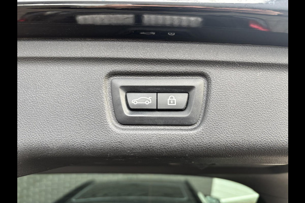 BMW 3 Serie Touring 330i xDrive High Executive M Sport Pakket Automaat / Live Cockpit Professional / Panoramadak / Trekhaak / Leder / Apple CarPlay / Harman Kardon / 19 Inch / Shadow Line / Laserlicht / Head-Up Display / M Sportremsysteem / Adaptief M-onderstel