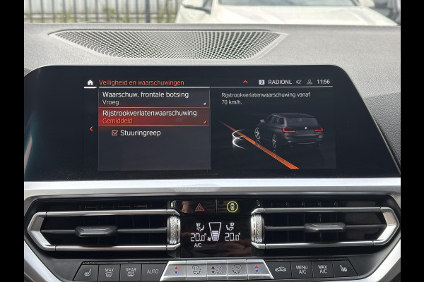 BMW 3 Serie Touring 330i xDrive High Executive M Sport Pakket Automaat / Live Cockpit Professional / Panoramadak / Trekhaak / Leder / Apple CarPlay / Harman Kardon / 19 Inch / Shadow Line / Laserlicht / Head-Up Display / M Sportremsysteem / Adaptief M-onderstel