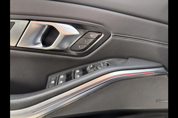 BMW 3 Serie Touring 330i xDrive High Executive M Sport Pakket Automaat / Live Cockpit Professional / Panoramadak / Trekhaak / Leder / Apple CarPlay / Harman Kardon / 19 Inch / Shadow Line / Laserlicht / Head-Up Display / M Sportremsysteem / Adaptief M-onderstel