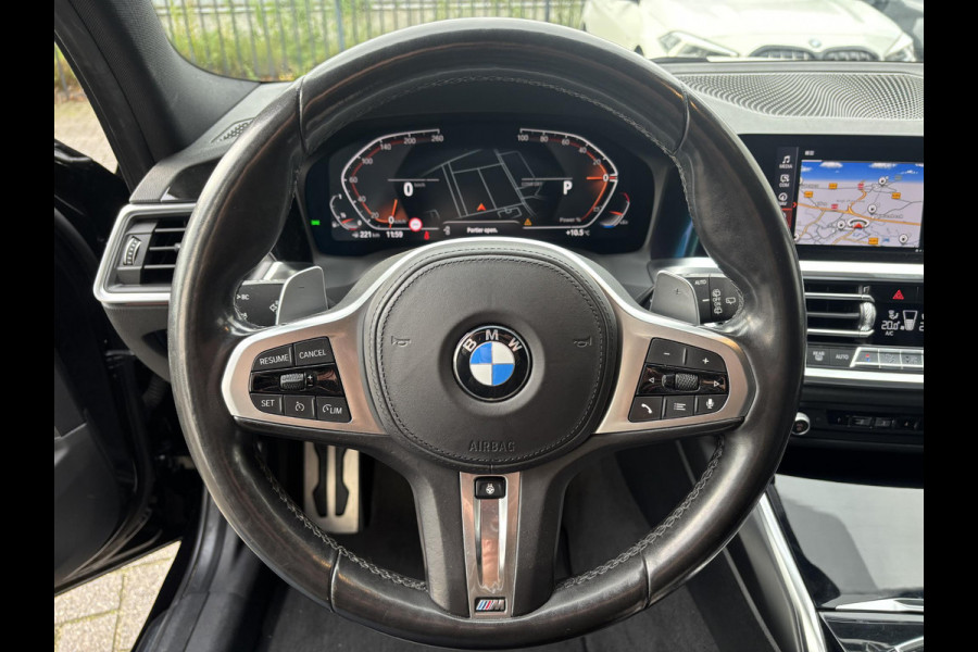 BMW 3 Serie Touring 330i xDrive High Executive M Sport Pakket Automaat / Live Cockpit Professional / Panoramadak / Trekhaak / Leder / Apple CarPlay / Harman Kardon / 19 Inch / Shadow Line / Laserlicht / Head-Up Display / M Sportremsysteem / Adaptief M-onderstel