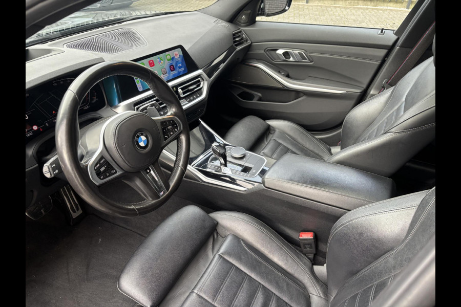 BMW 3 Serie Touring 330i xDrive High Executive M Sport Pakket Automaat / Live Cockpit Professional / Panoramadak / Trekhaak / Leder / Apple CarPlay / Harman Kardon / 19 Inch / Shadow Line / Laserlicht / Head-Up Display / M Sportremsysteem / Adaptief M-onderstel