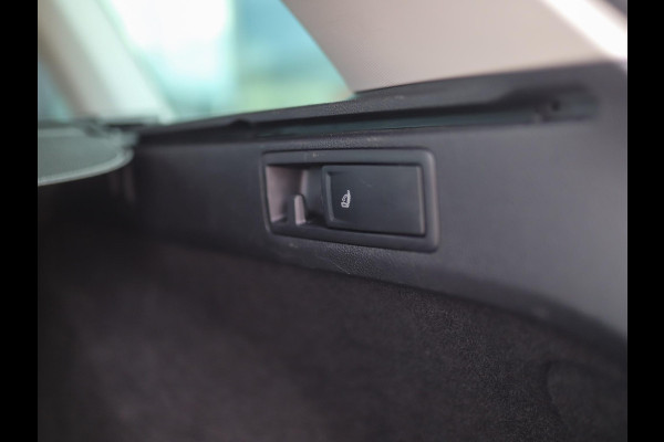 Volkswagen GOLF Variant 1.5 TSI Highline Business R -Line | Keyless | Massage | Trekhaak | Stoelverw. | PDC